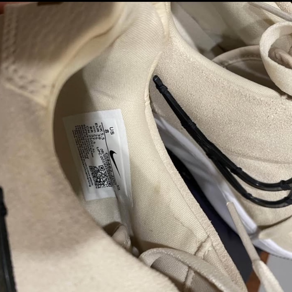 Nike Air Force 1 - Picture 6 of 8
